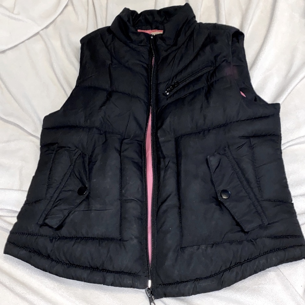 Black puffer vest